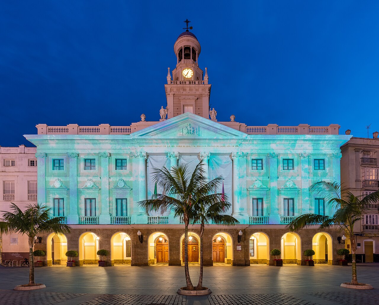 Fachada de la Casa Consistorial de Cádiz, sede del Ayuntamiento, en la plaza San Juan de Dios