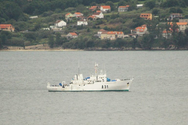 Buque hidrográfico A-31 Malaspina de la Armada española navegando