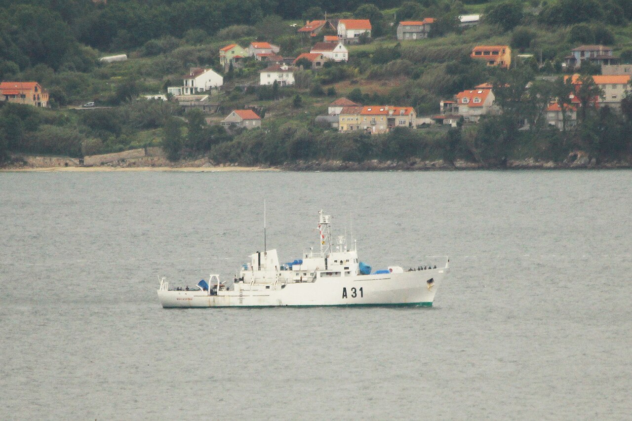Buque hidrográfico A-31 Malaspina de la Armada española navegando