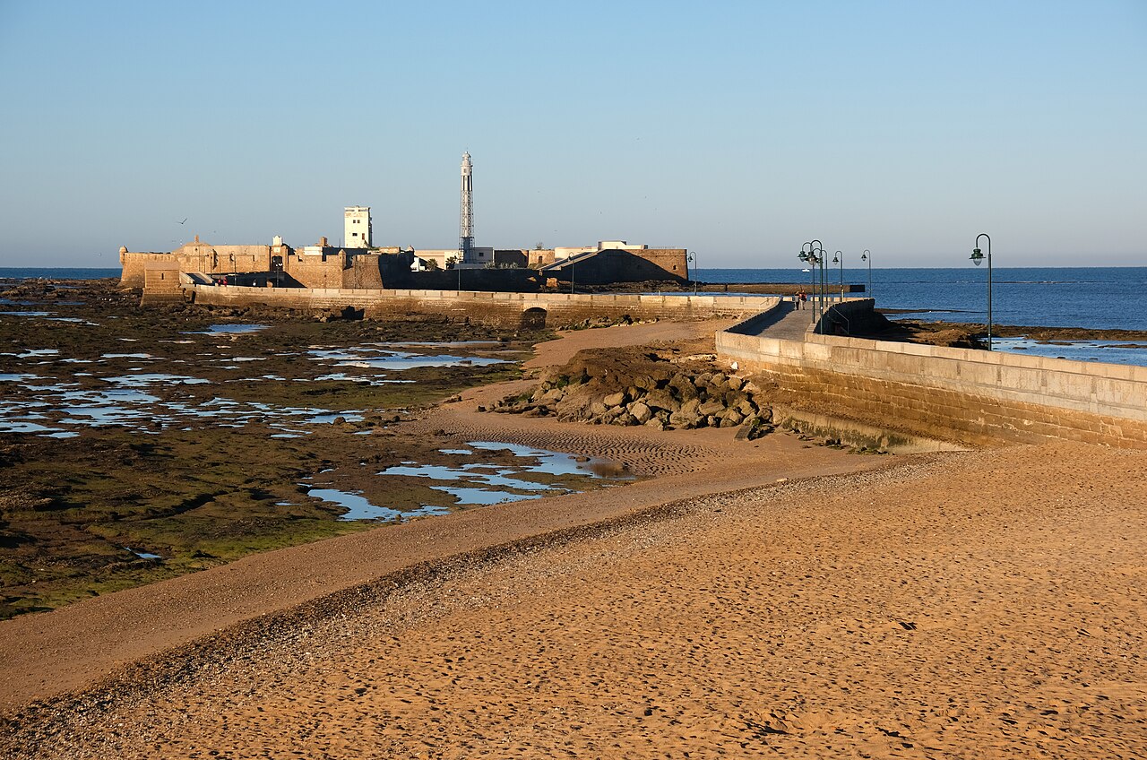 Castillo de San Sebastián de Cádiz, en la playa de La Caleta