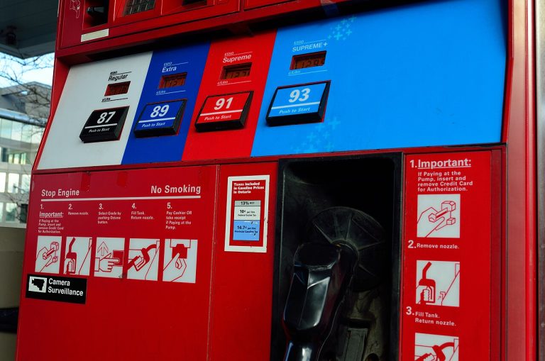 Surtidor de combustible en una gasolinera